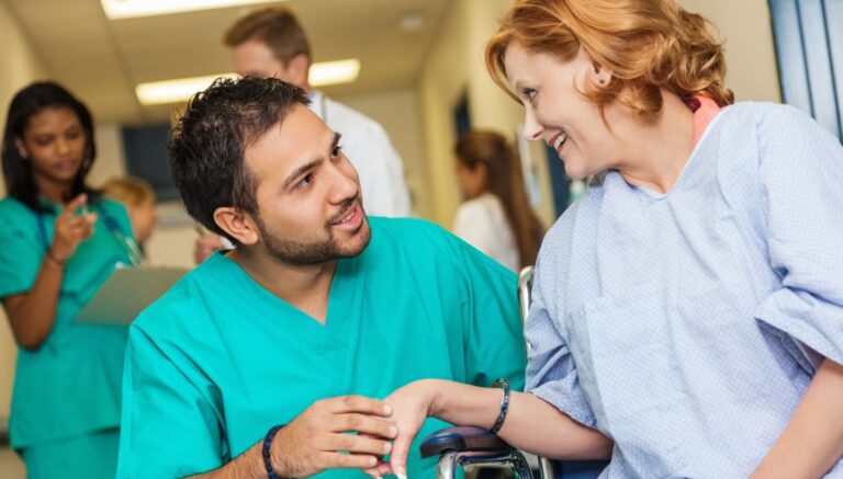 El impacto de trabajar con una sonrisa: aprendiendo del enfermero Julio